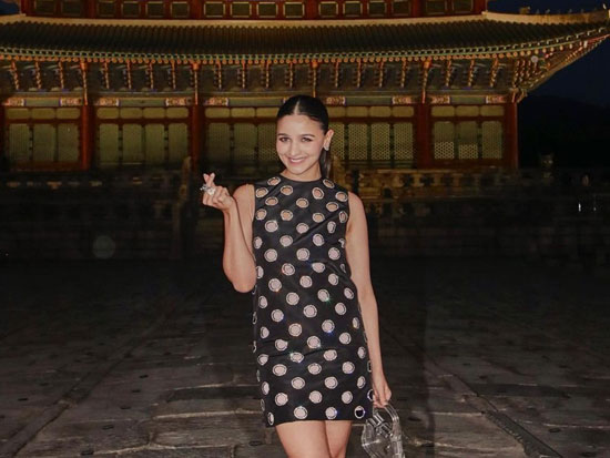 Stunning Poses Of Alia Bhatt